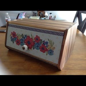 Pioneer Women Bread box